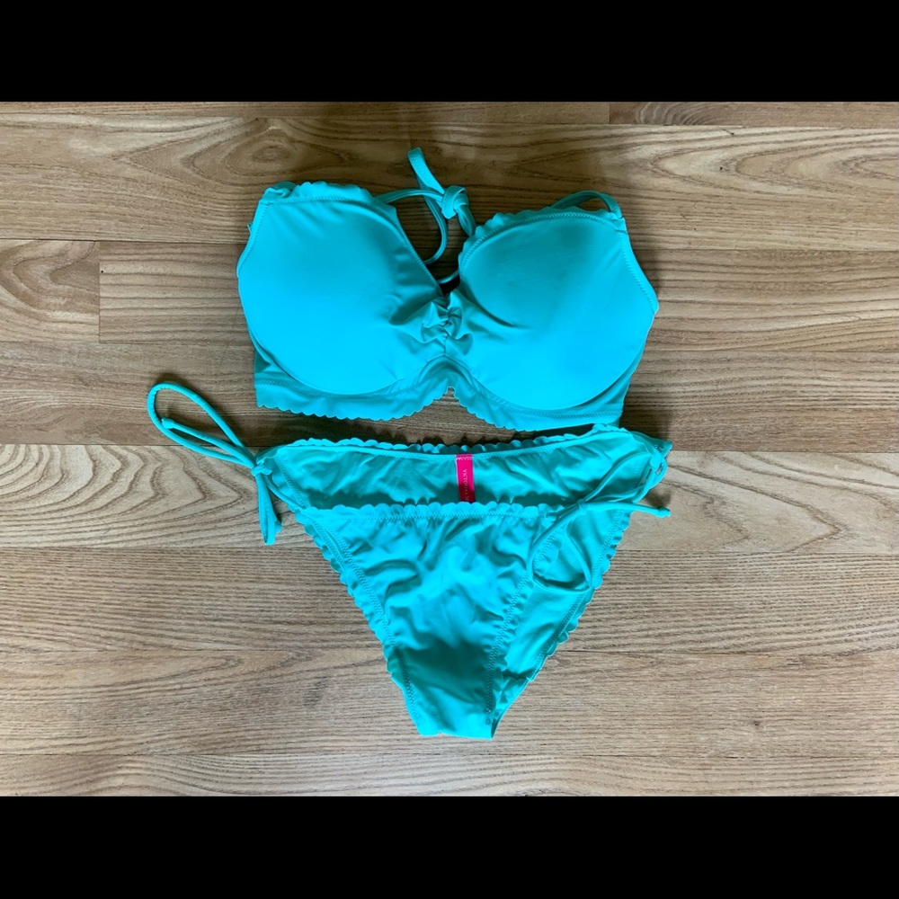 Victoria’s Secret teal bikini set. Top: 34DD Bottoms: size M